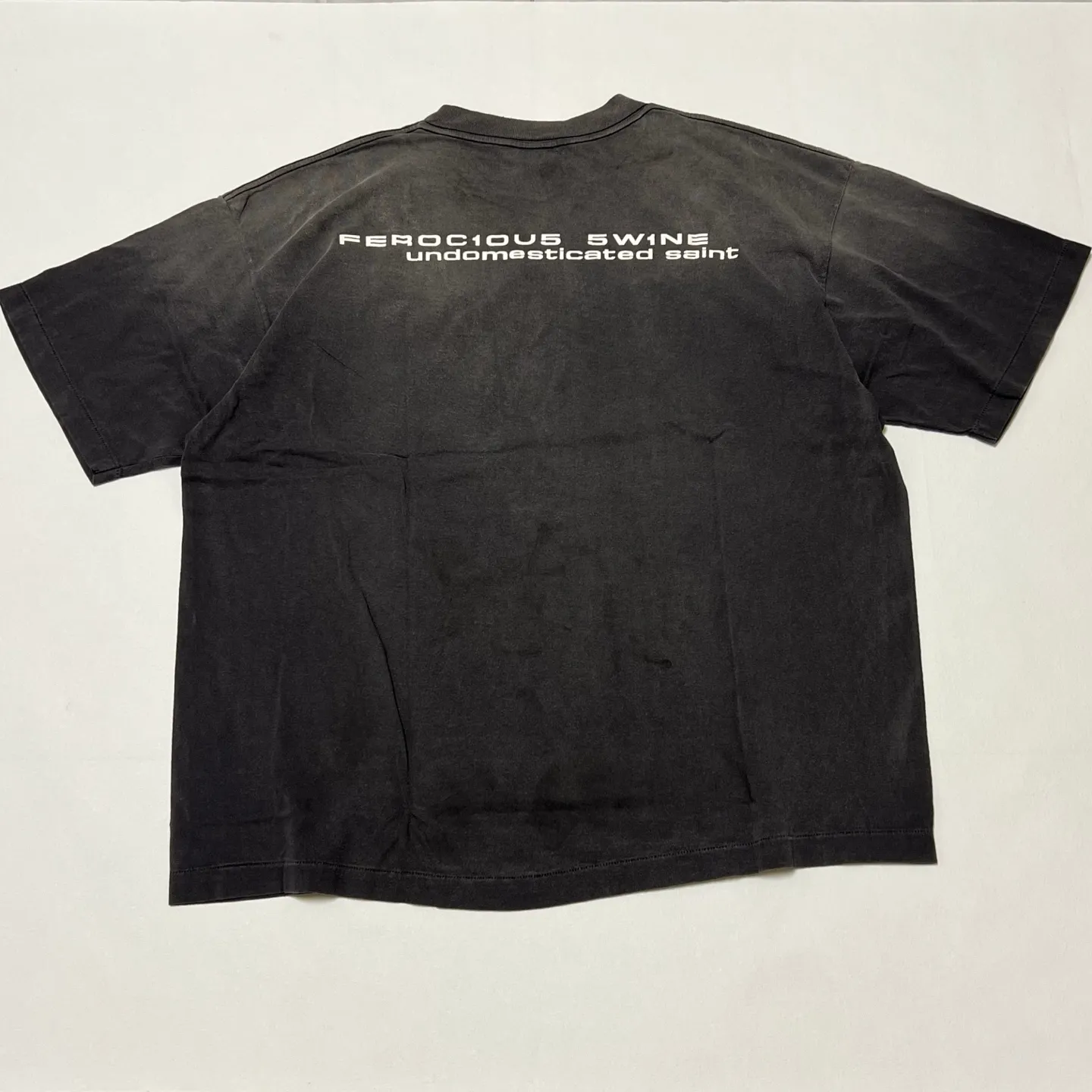 SAINT Mxxxxxx SS TEE/ALIEN/BLK Dark Alien Retro Distressed Short Sleeves Washed Black S-XL SAINT Mxxxxxx continues this year's gothic dark style Ultra-difficult alien printing technology Absolutely top-notch Professional water washing plant jointly owned by Hong Kong businessmen Ultra-high standard restoration ZP Correct collar label/wash water label/cherub label The difference is based on pictures and goods